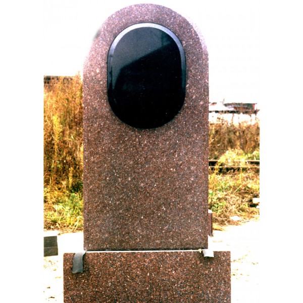 Памятник из Лезниковского гранита с черной вставкой